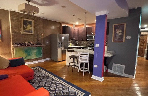 Near West Side Apartment | Peaceful 1-bedroom apartment with AC in vibrant Chicago