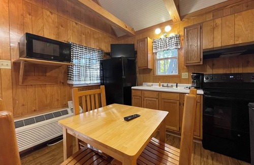 Zwolle Cabin | Peaceful 1-Bedroom Cabin with Full Kitchen, Pond Views & Outdoor Firepit