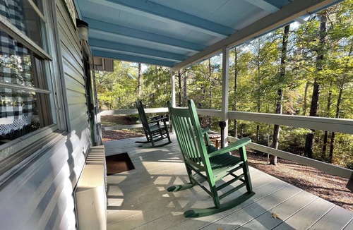 Zwolle Cabin | Peaceful 1-Bedroom Cabin with Full Kitchen, Pond Views & Outdoor Firepit