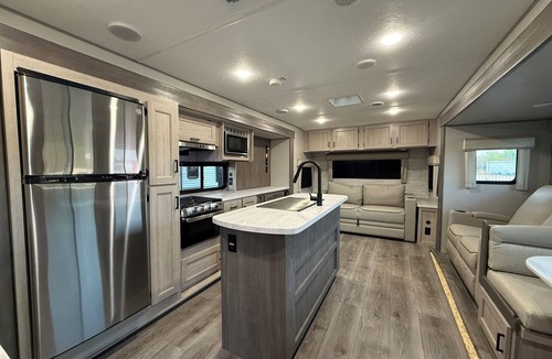 Flint House | Peaceful 1-bedroom recreational vehicle with AC in Flint unit 2