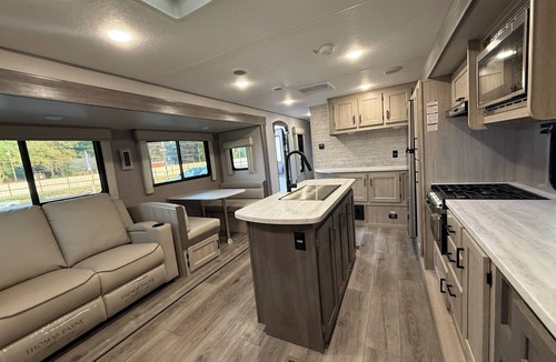 Flint House | Peaceful 1-bedroom recreational vehicle with AC in Flint unit 2
