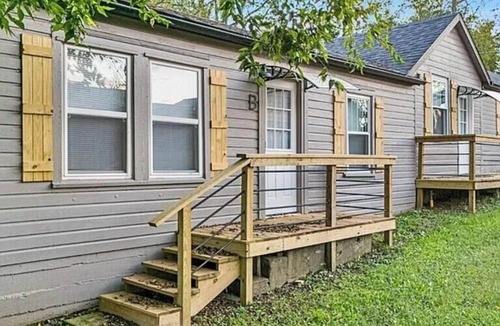 West Plains Apartment | Peaceful 1-bedroom duplex in West Plains