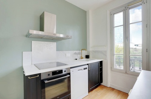Issy-les-Moulineaux Apartment | Peaceful 1-bedroom apartment in Issy-les-Moulineaux perfect for relaxing.