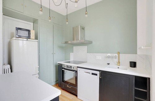 Issy-les-Moulineaux Apartment | Peaceful 1-bedroom apartment in Issy-les-Moulineaux perfect for relaxing.