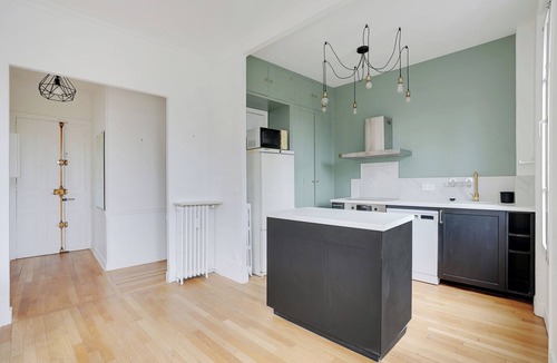 Issy-les-Moulineaux Apartment | Peaceful 1-bedroom apartment in Issy-les-Moulineaux perfect for relaxing.