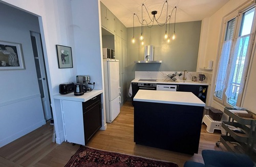 Issy-les-Moulineaux Apartment | Peaceful 1-bedroom apartment in Issy-les-Moulineaux perfect for relaxing.