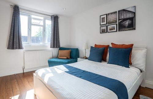 West Kensington Apartment | Peaceful 1BR Flat Steps to Tube London