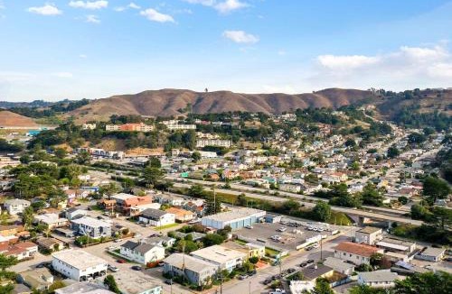 Sharp Park Apartment | Peaceful 1BR Stay - Golf & Beach