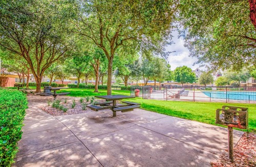 Far North Dallas Apartment | Peaceful 1BR Unit With Balcony
