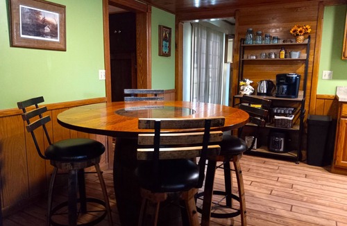 Cranberry House | Peaceful 2 Acre Farmhouse : Family Friendly