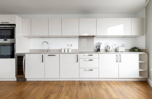 Highbury West Apartment | Peaceful 2 Bed Flat in Islington