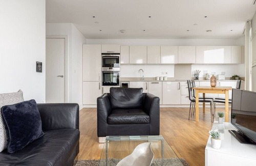 Highbury West Apartment | Peaceful 2 Bed Flat in Islington