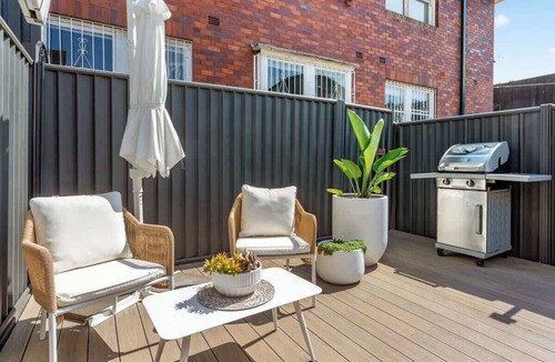 Bondi Junction House | Peaceful 2 bedroom with private backyard and BBQ