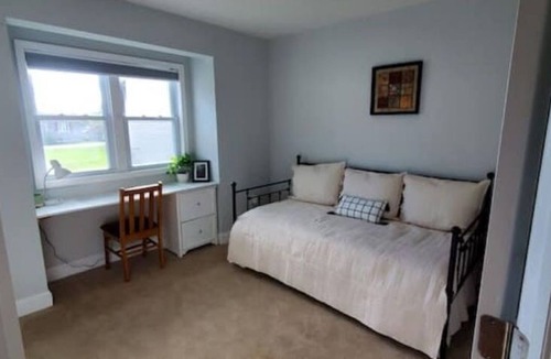 Town of Hastings House | Peaceful 2-bedroom town house with fireplace