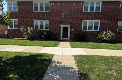 Skokie Apartment | Peaceful 2-bedroom apartment with AC in charming Skokie