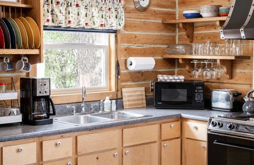 Riverside Cabin | Peaceful 2-Bedroom Cabin at Buffalo Point | Firepit, Deck & Nature