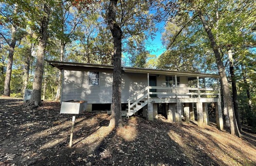 Zwolle Cabin | Peaceful 2-Bedroom Cabin with Full Kitchen, Pond View Porch & Outdoor Firepit