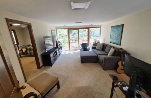 Bridle Trails Apartment | Peaceful 2-bedroom house in Bellevue perfect for relaxing stays