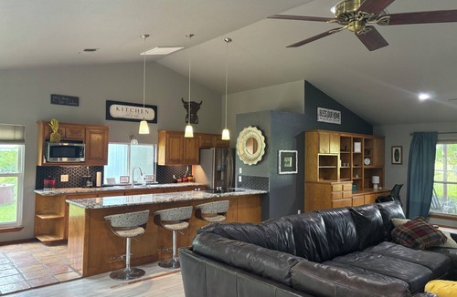 Oatmeal House | Peaceful 2-bedroom house on working ranch near Bertram