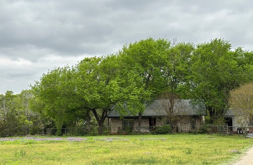 Oatmeal House | Peaceful 2-bedroom house on working ranch near Bertram