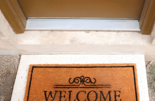 Georgetown House | Peaceful 2-bedroom private suite, w/trails, shops, rivers in safe upscale area
