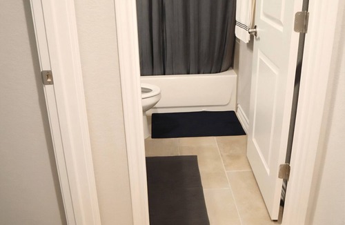 Georgetown House | Peaceful 2-bedroom private suite, w/trails, shops, rivers in safe upscale area