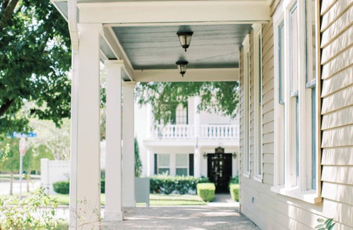 Victoria Apartment | Peaceful 2-bedroom Retreat in charming Victoria Heights - Close to Downtown