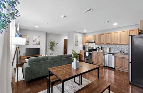 Market East Apartment | Peaceful 2-bedroom apartment - Walk Everywhere
