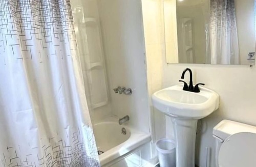 Homestead Apartment | Peaceful 2 beds near Pittsburgh!