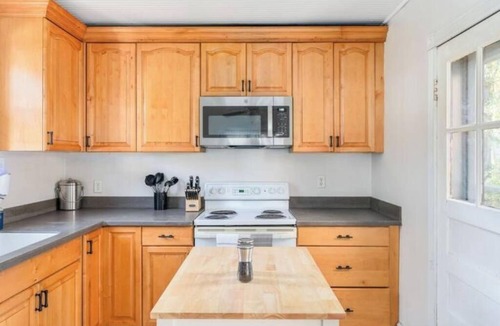 Glen Allen House | Peaceful 2 BR Unit with Large Fenced Backyard-Family & Pet Friendly