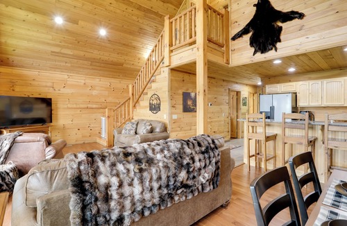 Van Buren Cabin | Peaceful 2-Cabin Property: 1 Mi to Current River!