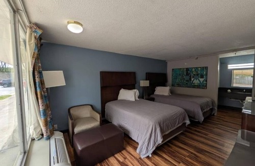 Cartersville Hotel | Peaceful 2-Room Accommodation Steps from Dining