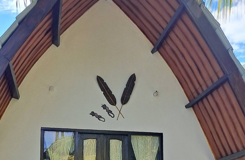 Gili Air House | Peaceful 2BR Bungalow Pool Access Walk to Sunset Beach