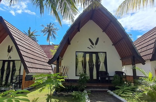 Gili Air House | Peaceful 2BR Bungalow Pool Access Walk to Sunset Beach