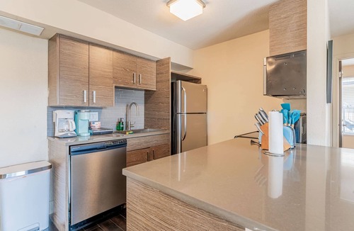 East Riverside - Oltorf Apartment | Peaceful 2BR king beds suite next to DT w/pool