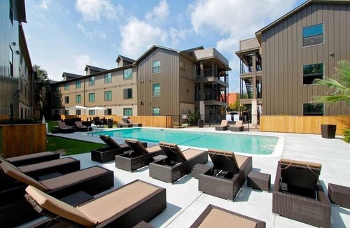 East Riverside - Oltorf Apartment | Peaceful 2BR king beds suite next to DT w/pool