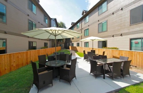 East Riverside - Oltorf Apartment | Peaceful 2BR king beds suite next to DT w/pool