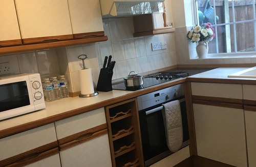 Vange House | Peaceful 3 bed House