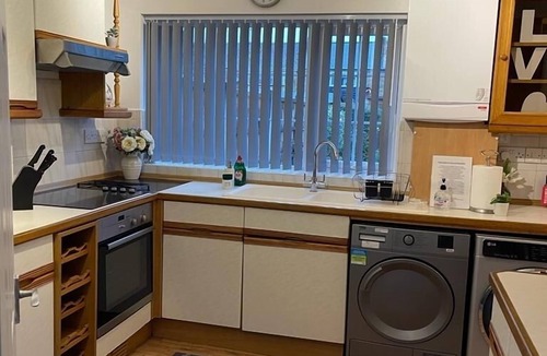 Vange House | Peaceful 3 bed House