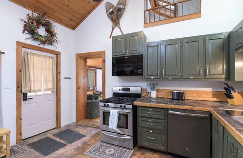 Montgomery Center Cabin | Peaceful 3-bedroom cabin with 4 beds in charming Montgomery minutes to Jay Peak!