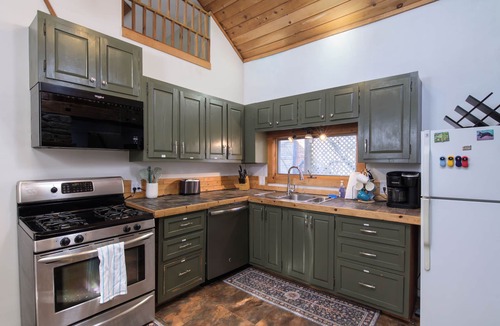 Montgomery Center Cabin | Peaceful 3-bedroom cabin with 4 beds in charming Montgomery minutes to Jay Peak!