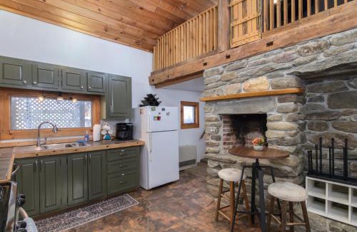Richford House | Peaceful 3 bedroom cabin with 4 beds in charming Montgomery minutes to Jay Peak!