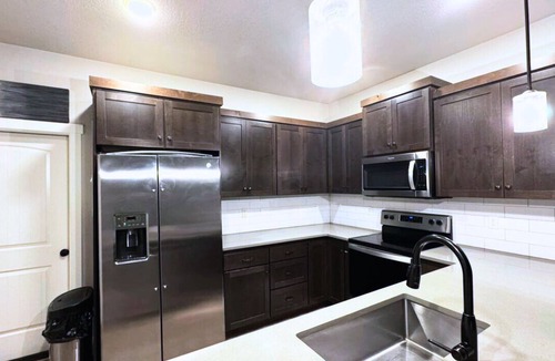 Morningside House | Peaceful 3-Bedroom Home - Private Room or Full Home Optionn