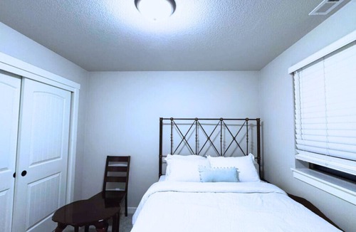 Morningside House | Peaceful 3-Bedroom Home - Private Room or Full Home Optionn