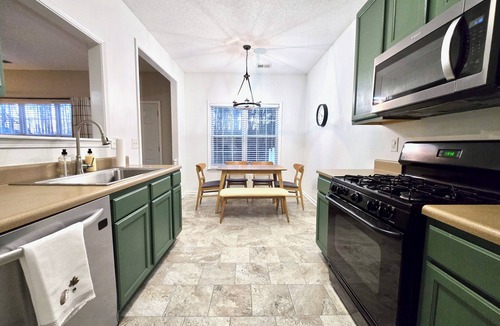 Acworth House | Peaceful 3-bedroom Townhome