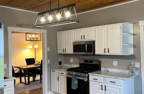 Galt Other | Peaceful 3-bedroom farmhouse in charming Prophetstown
