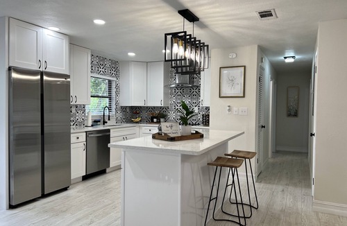 Orlando House | Peaceful 3bd-2bath lakefront home 2 mi from Universal Studios