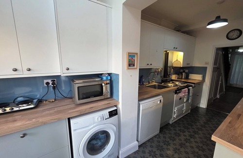 Hatch Lane House | Peaceful 3BDR Retreat by Epping Forest Chingford