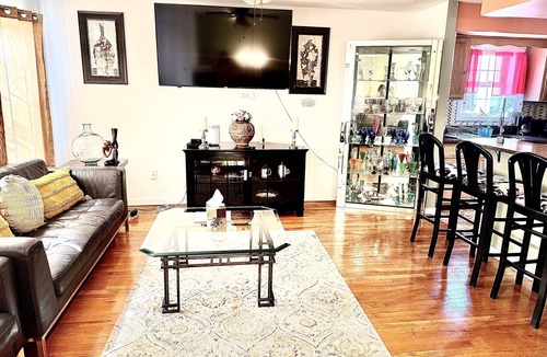 Newark House | Peaceful 3Bedroom Home -Near EWR/NYC