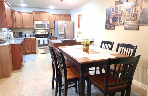 Powell House | Peaceful 3BR Base Close to NWA Events & Trails. Secure Garage and Jetted Tub.